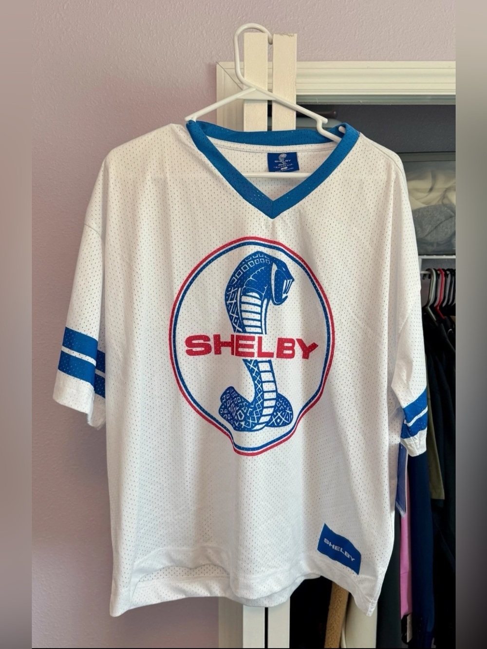 Ford Shelby White “Road Trip” Men’s Large V-neck Short Sleeve Jersey. NWOT